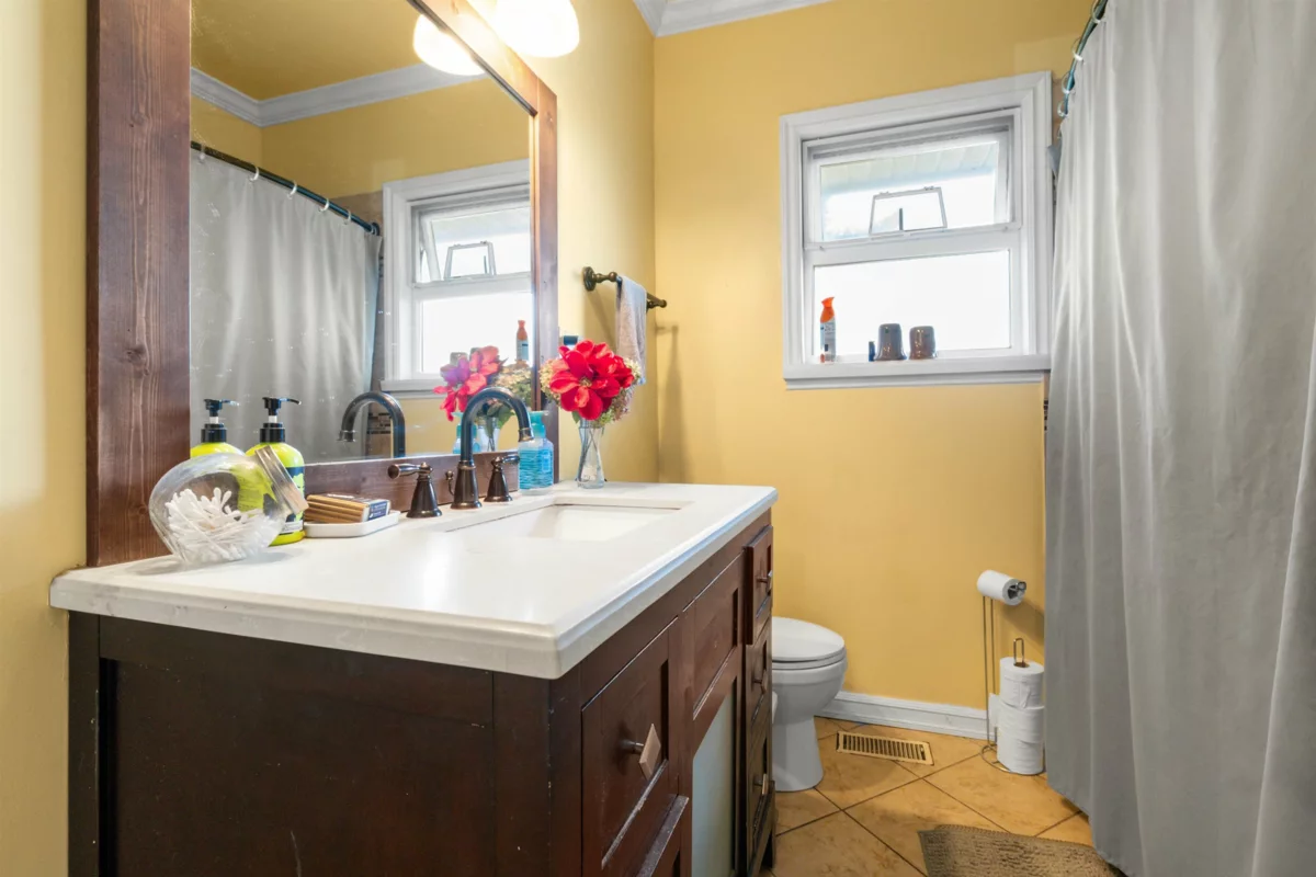 Mudroom Photo of 46197 Reece Avenue, Chilliwack, BC
