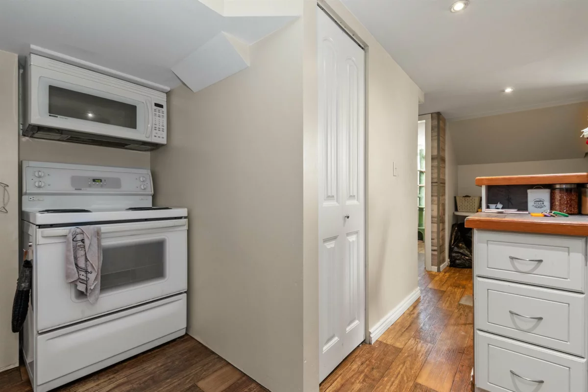 Outdoor Patio Photo of 46197 Reece Avenue, Chilliwack, BC