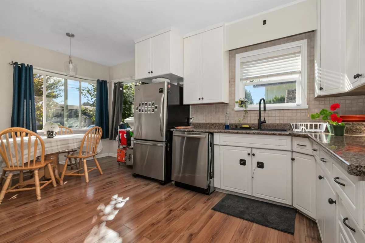 Walk-In Closet Photo of 46197 Reece Avenue, Chilliwack, BC