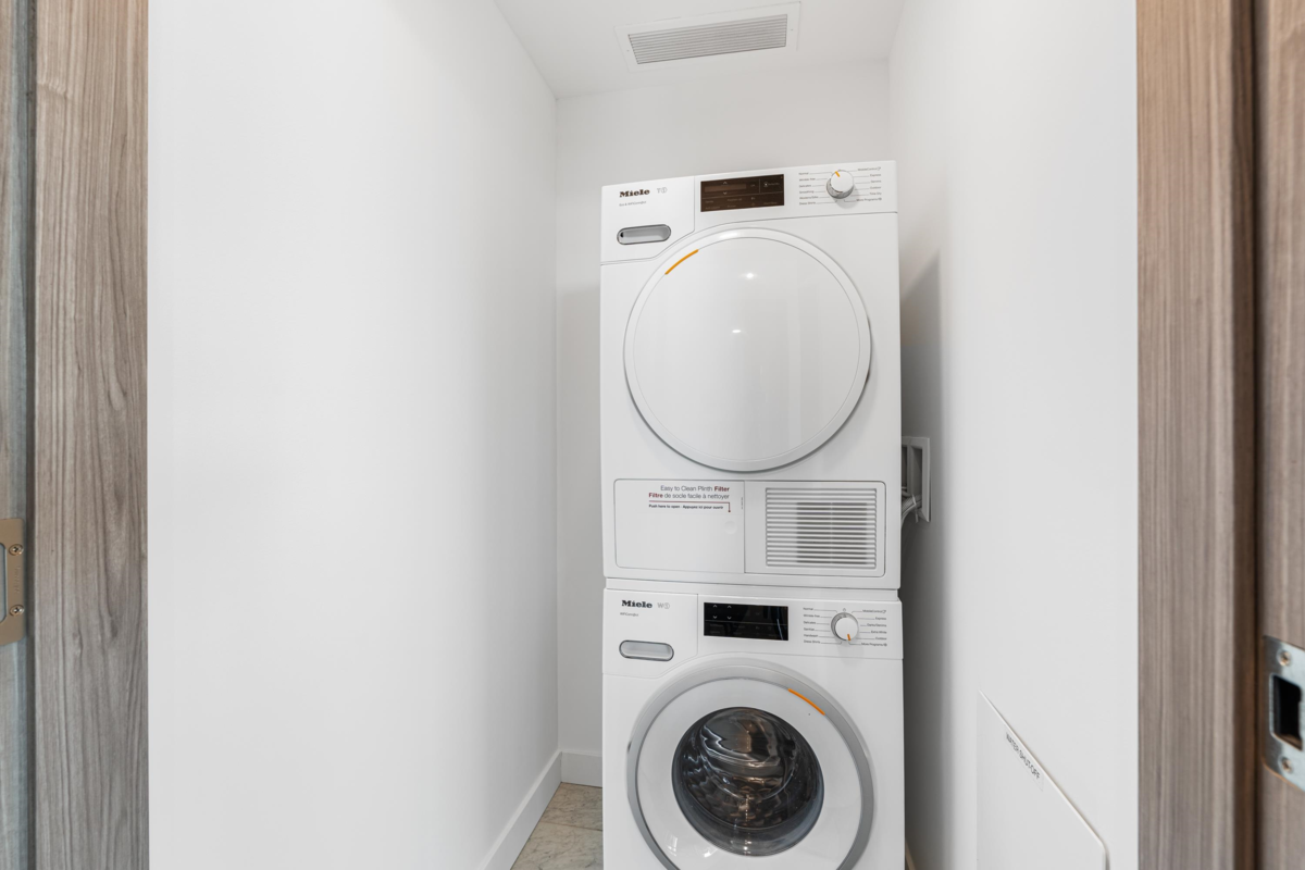 Office / Den Photo of 1584 87 Nelson Street, Vancouver, BC