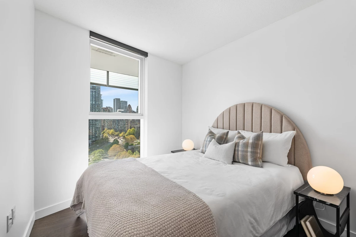 Primary Bathroom Photo of 1584 87 Nelson Street, Vancouver, BC