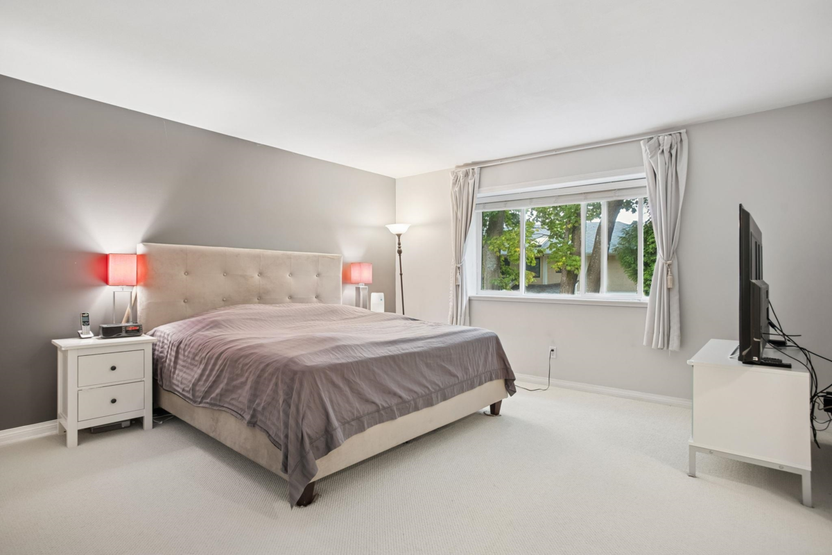 Basement Recreation Room Photo of 6080 Granville Avenue, Richmond, BC