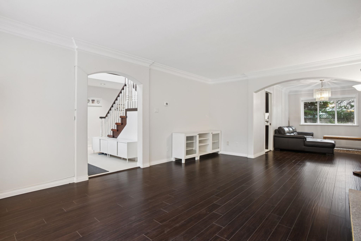 Kitchen Island Photo of 6080 Granville Avenue, Richmond, BC