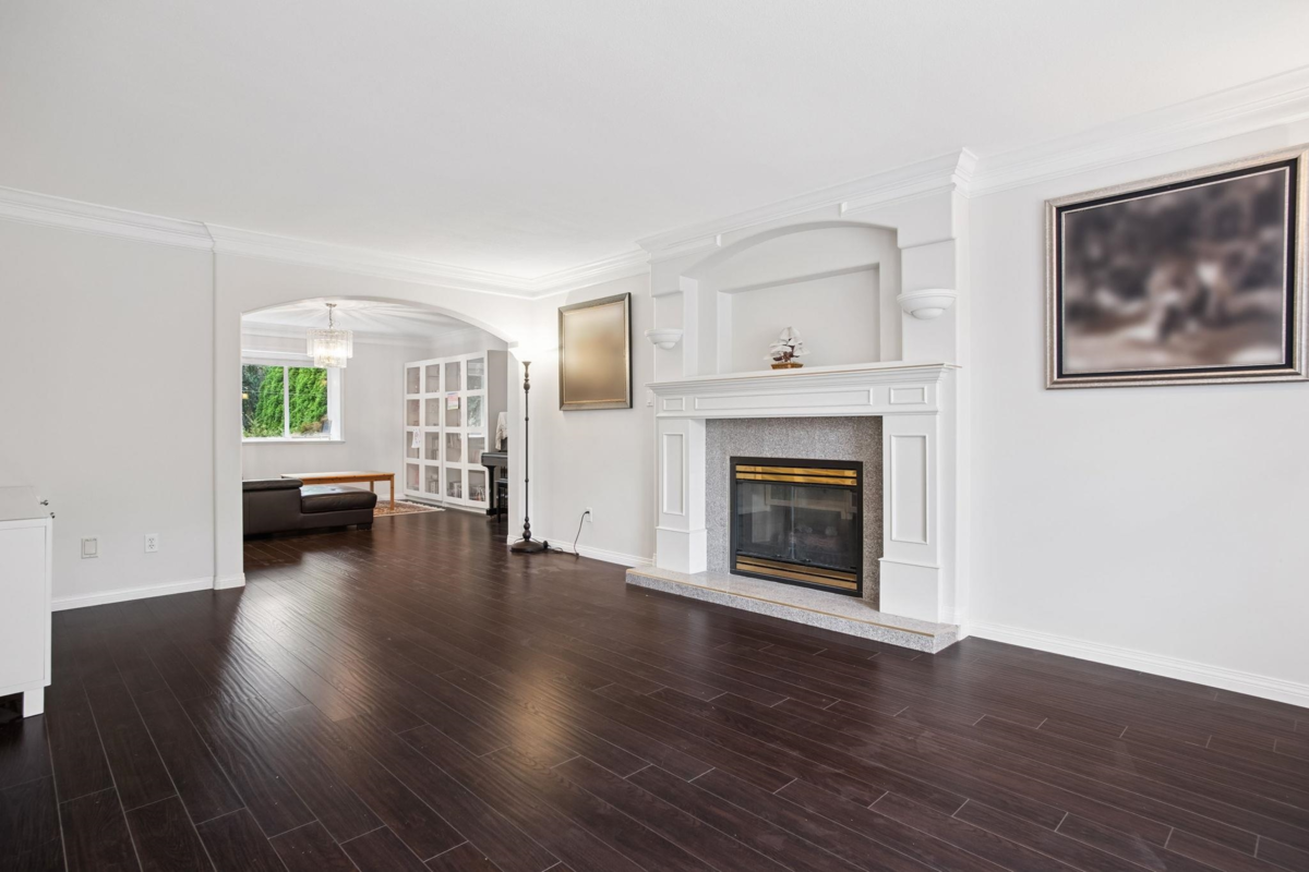 Kitchen Photo of 6080 Granville Avenue, Richmond, BC
