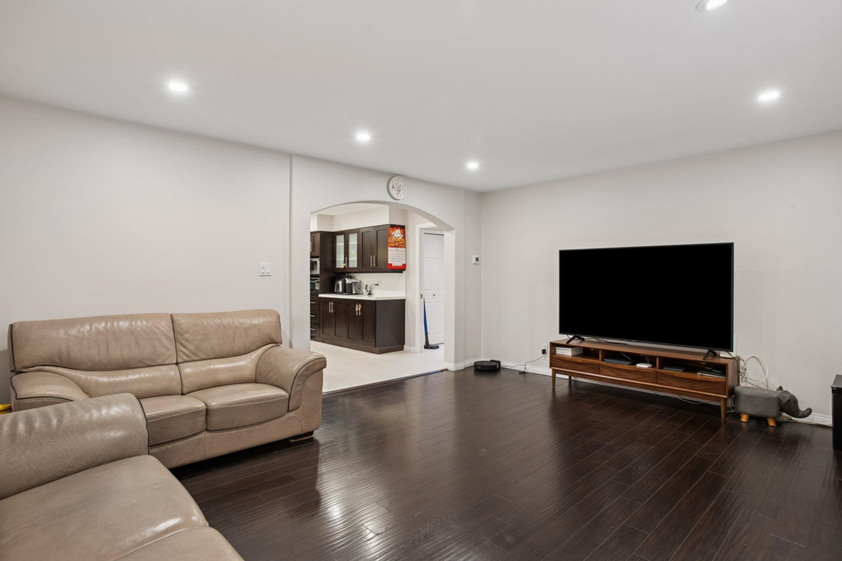 Powder Room Photo of 6080 Granville Avenue, Richmond, BC