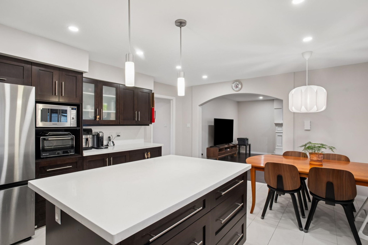 Walk-In Closet Photo of 6080 Granville Avenue, Richmond, BC