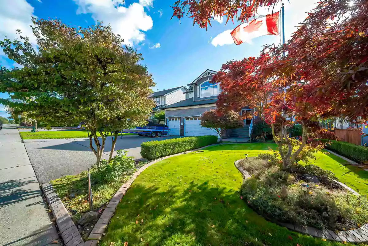 Living Room Photo of 26912 24a Avenue, Langley, BC