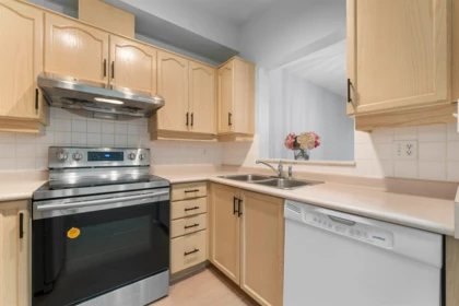 310 6742 Station Hill Court, Burnaby, BC, Burnaby — Apartment/Condo for sale