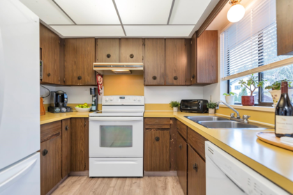 Laundry Room Photo of 8646 115a Street, Delta, BC