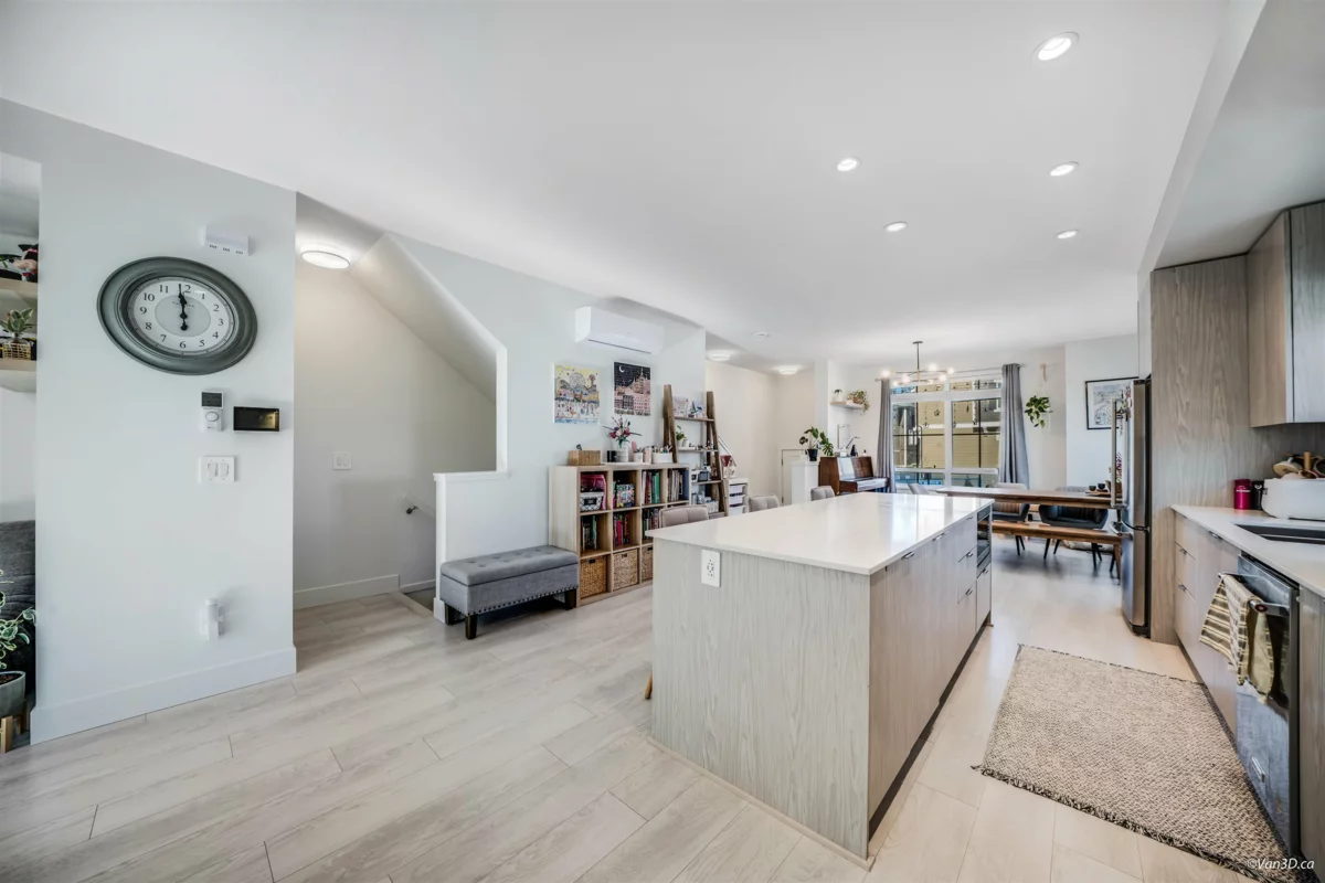 Kitchen Island Photo of 82 2075 Oak Meadows Drive, Surrey, BC