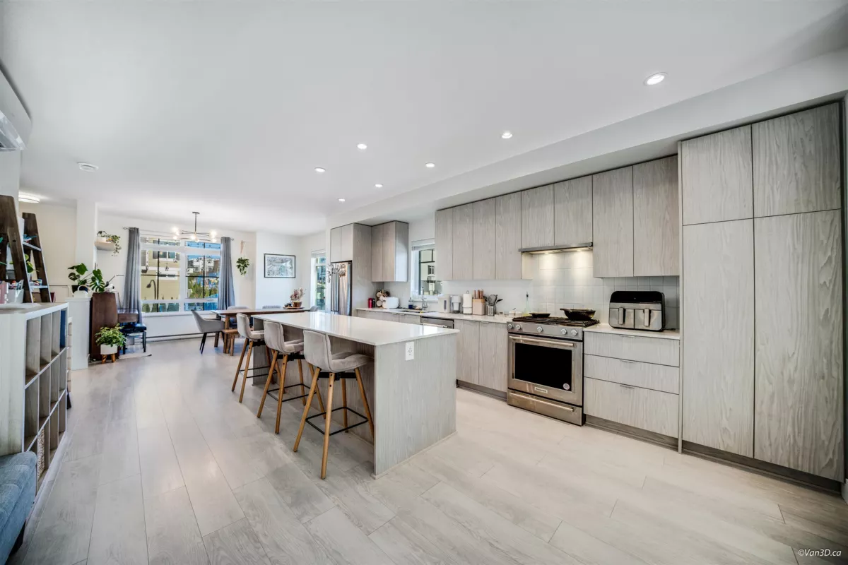 Kitchen Photo of 82 2075 Oak Meadows Drive, Surrey, BC
