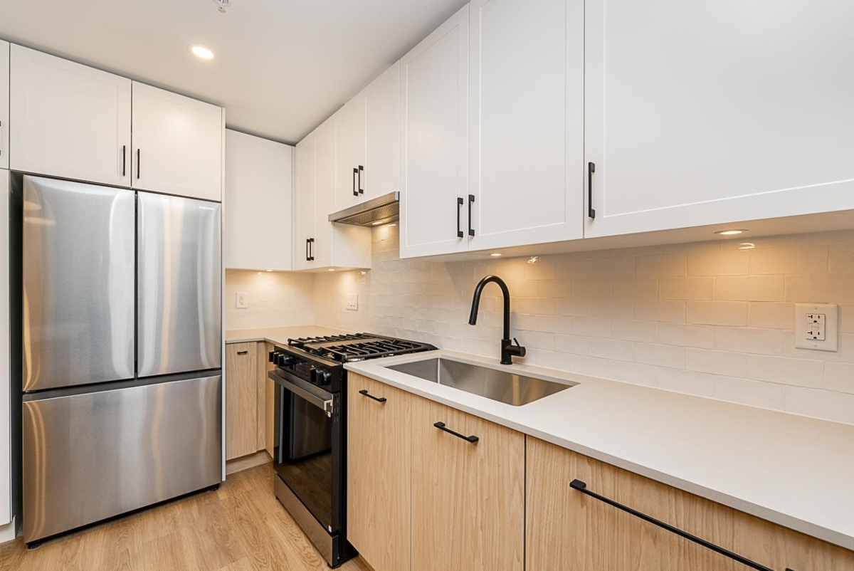 Primary Bathroom Photo of 306 27215 Aldergrove Town Centre Drive, Langley, BC