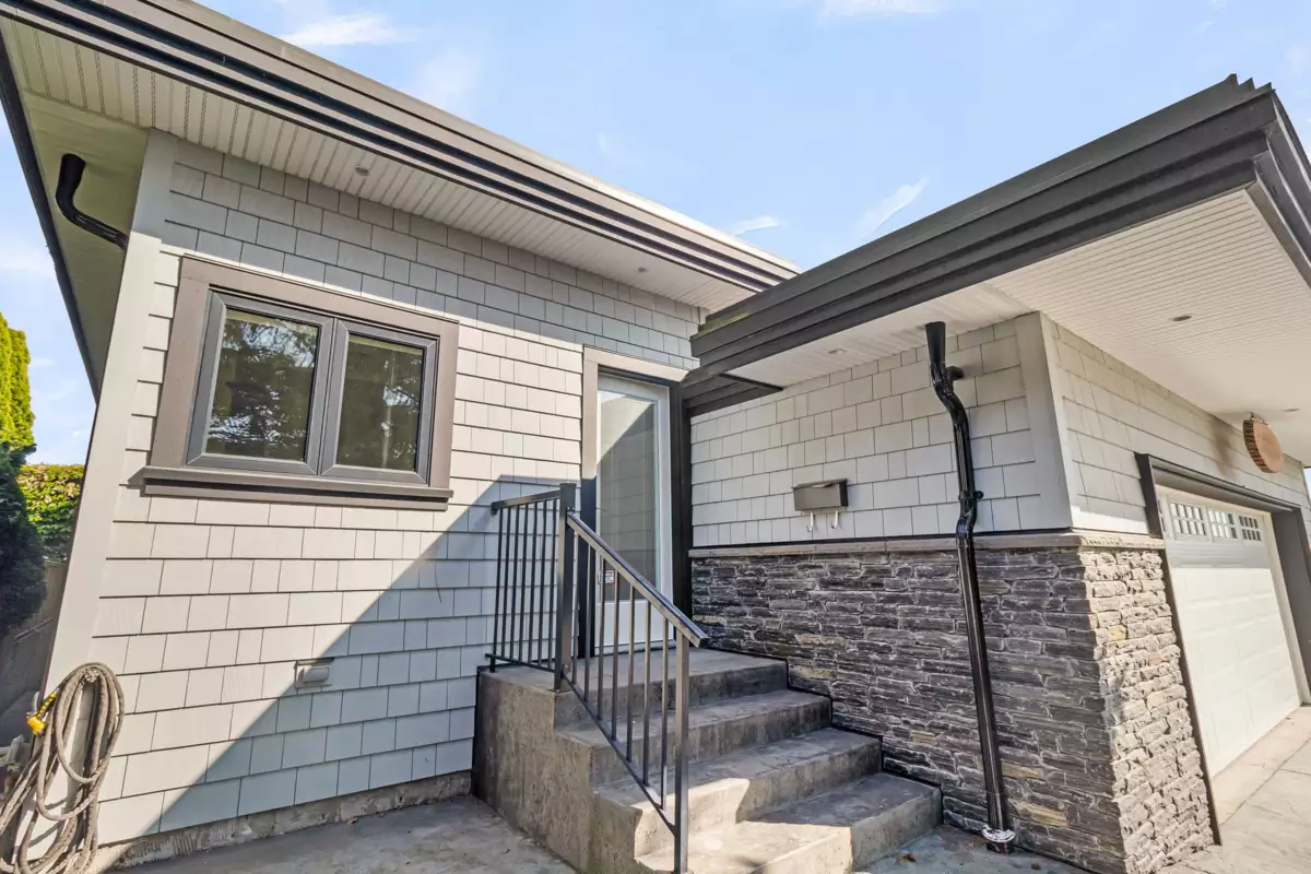 Breakfast Nook Photo of 14424 Sunset Drive, White Rock, BC