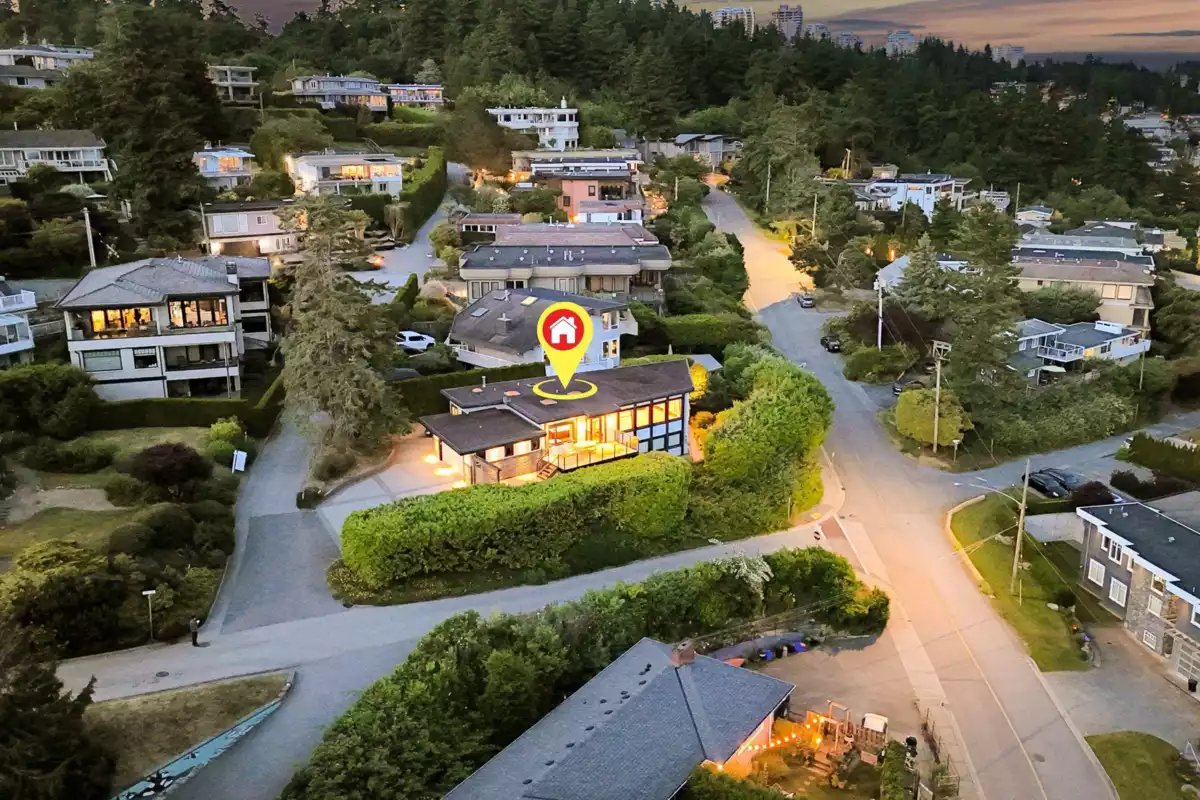 Dining Area Photo of 14424 Sunset Drive, White Rock, BC