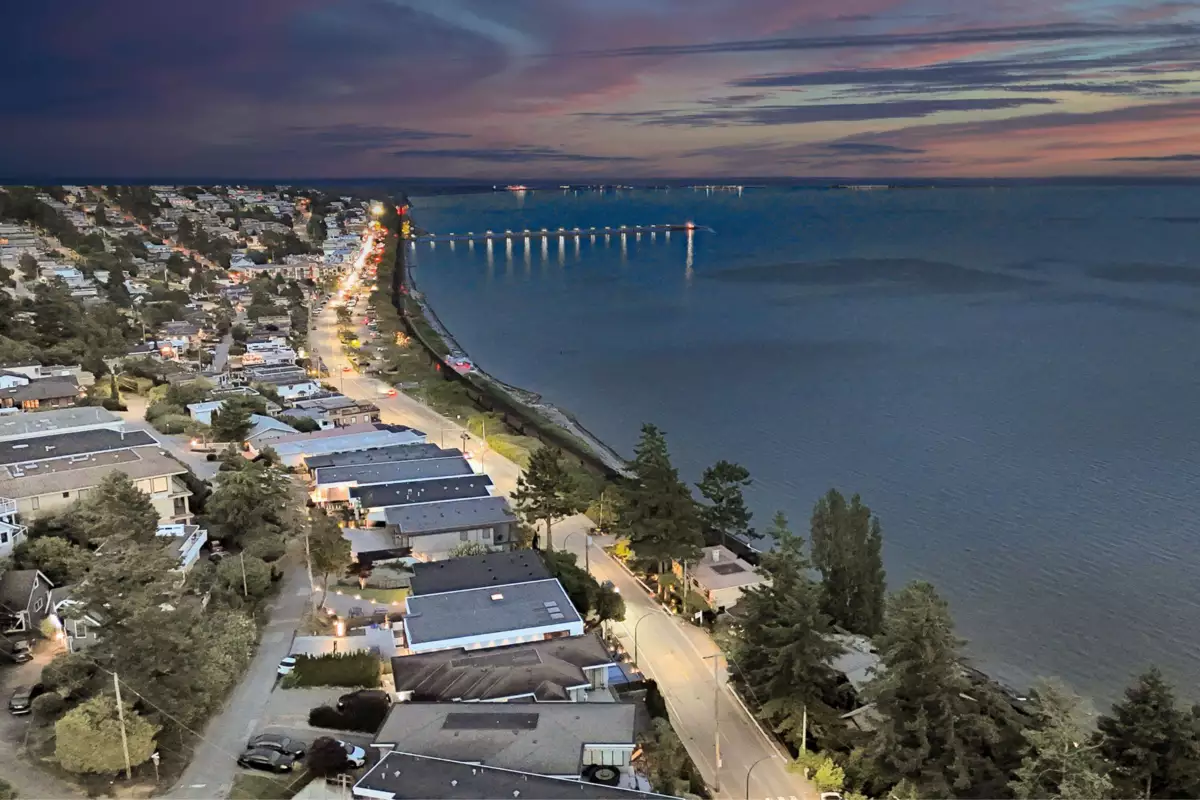 Living Room Photo of 14424 Sunset Drive, White Rock, BC