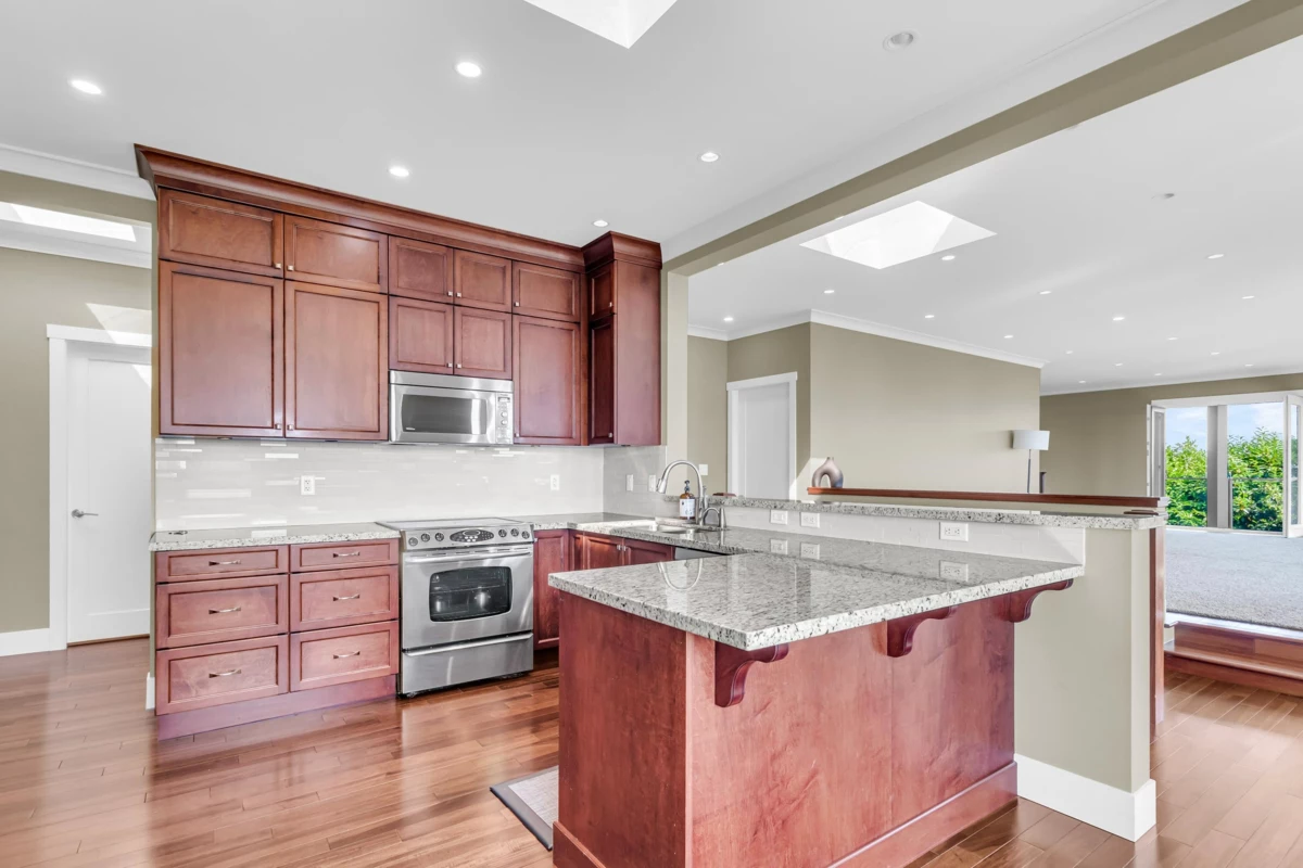 Primary Bathroom Photo of 14424 Sunset Drive, White Rock, BC