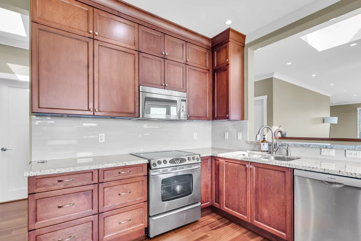 Walk-In Closet Photo of 14424 Sunset Drive, White Rock, BC