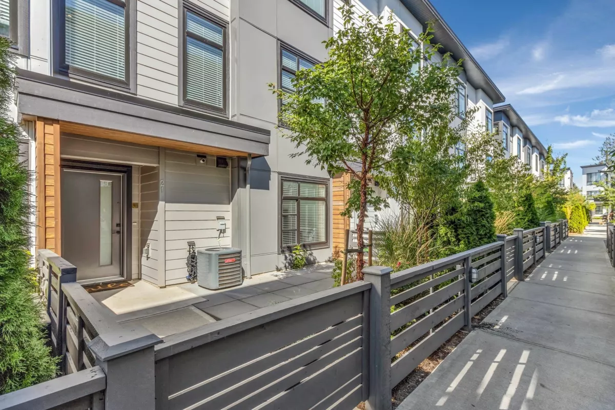 Front Yard Photo of 21 7127 193a Street, Surrey, BC