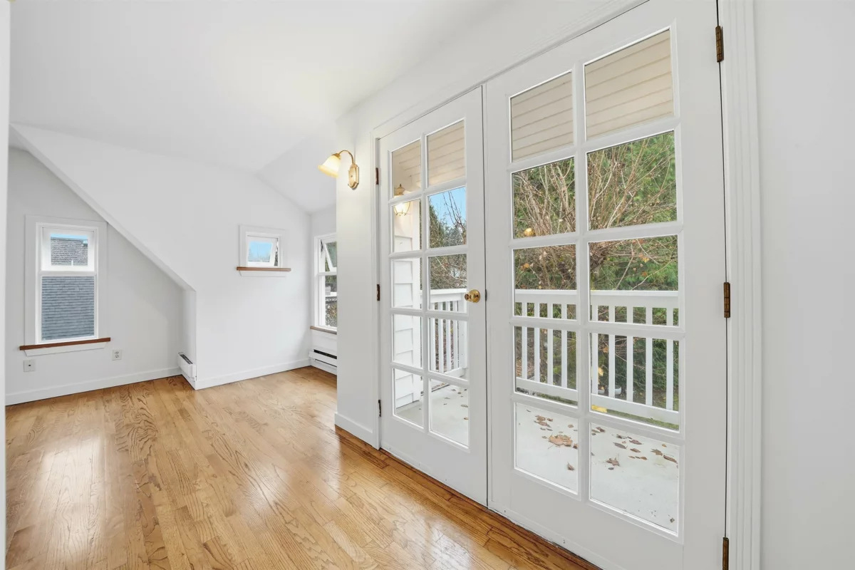 Powder Room Photo of 5761 Holland Street, Vancouver, BC