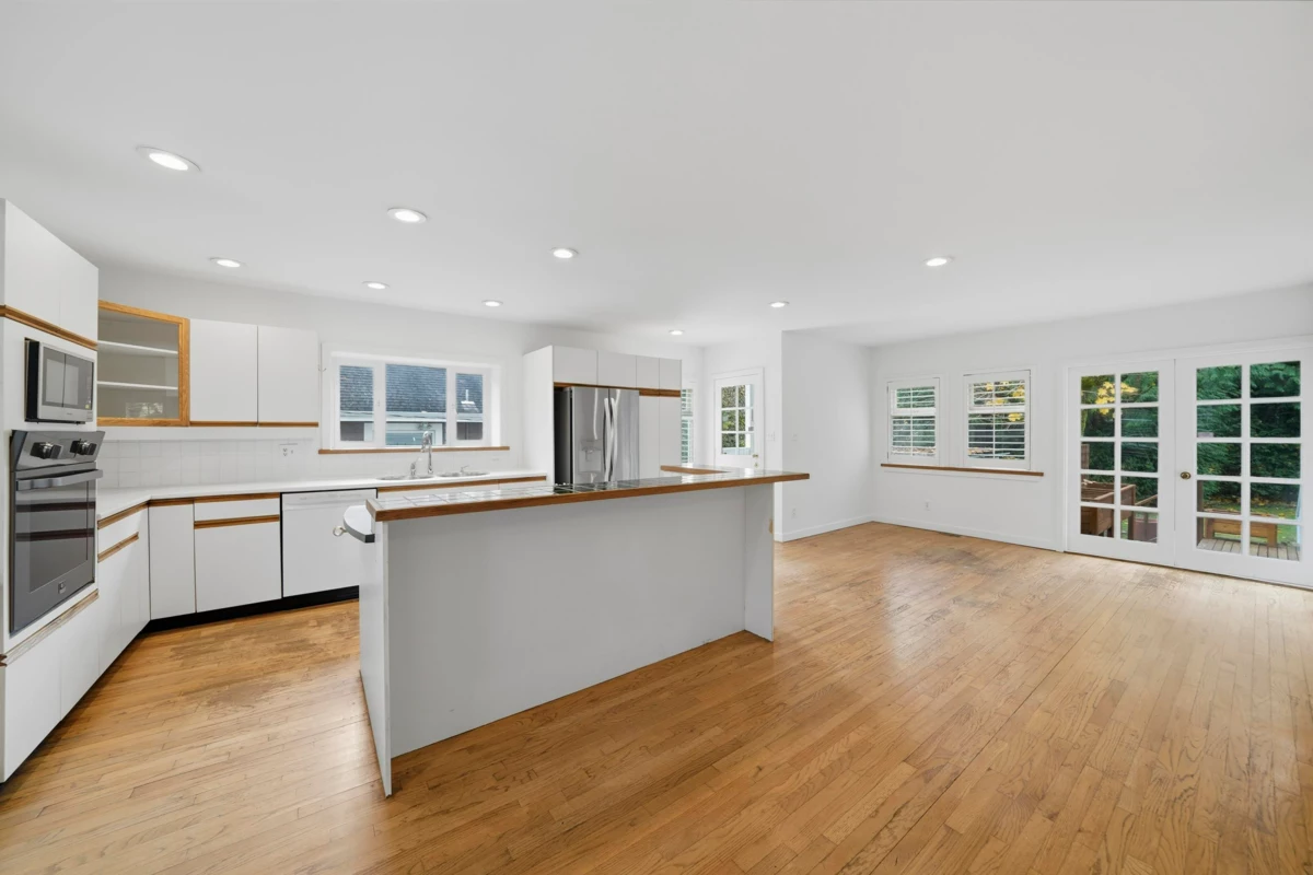 Walk-In Closet Photo of 5761 Holland Street, Vancouver, BC