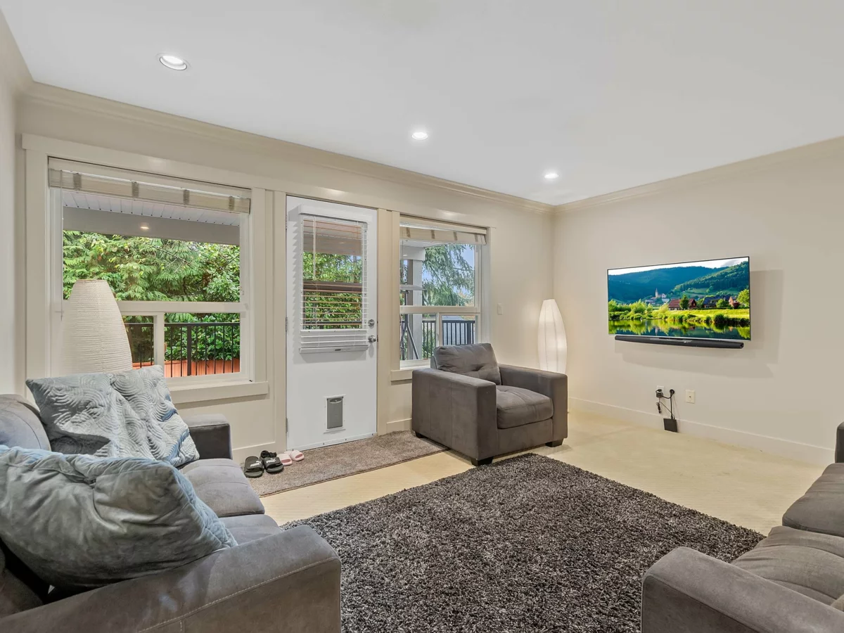 Entry Foyer Photo of 20723 46a Avenue, Langley, BC