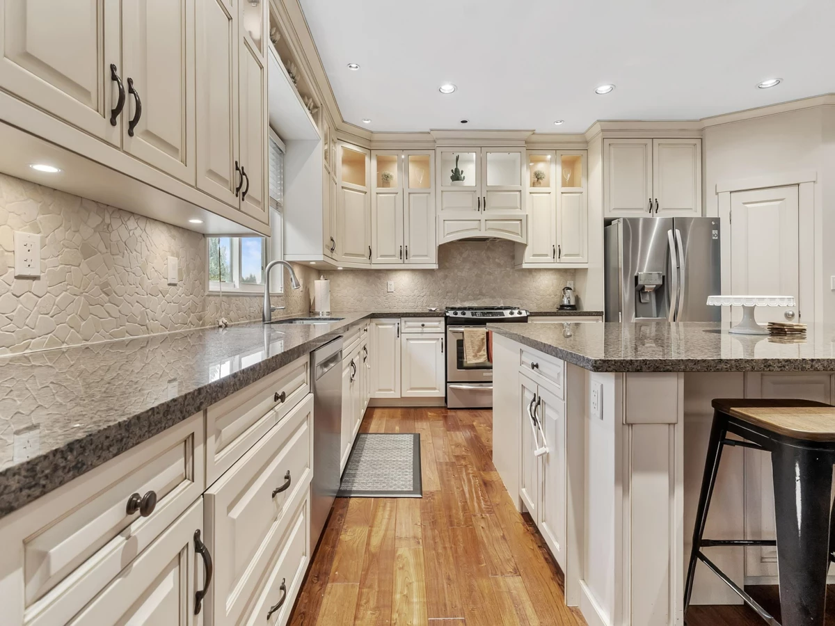 Guest Bathroom Photo of 20723 46a Avenue, Langley, BC