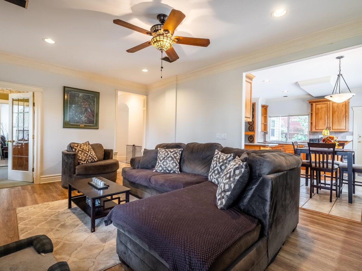 Kitchen Island Photo of 10419 Wiltshire Boulevard, Delta, BC