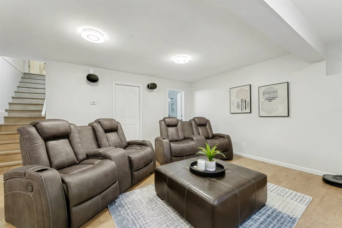 Entry Foyer Photo of 2890 Tempe Knoll Drive, North Vancouver, BC