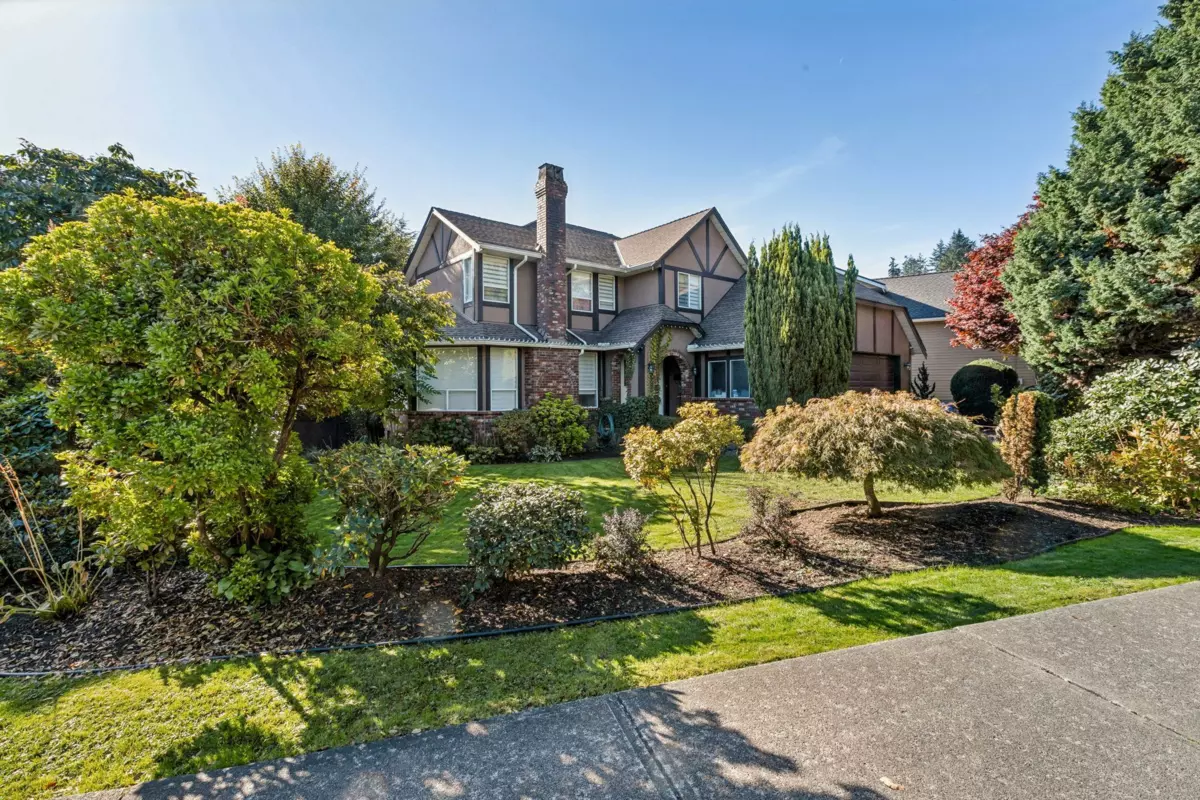 Kitchen Island Photo of 2890 Tempe Knoll Drive, North Vancouver, BC