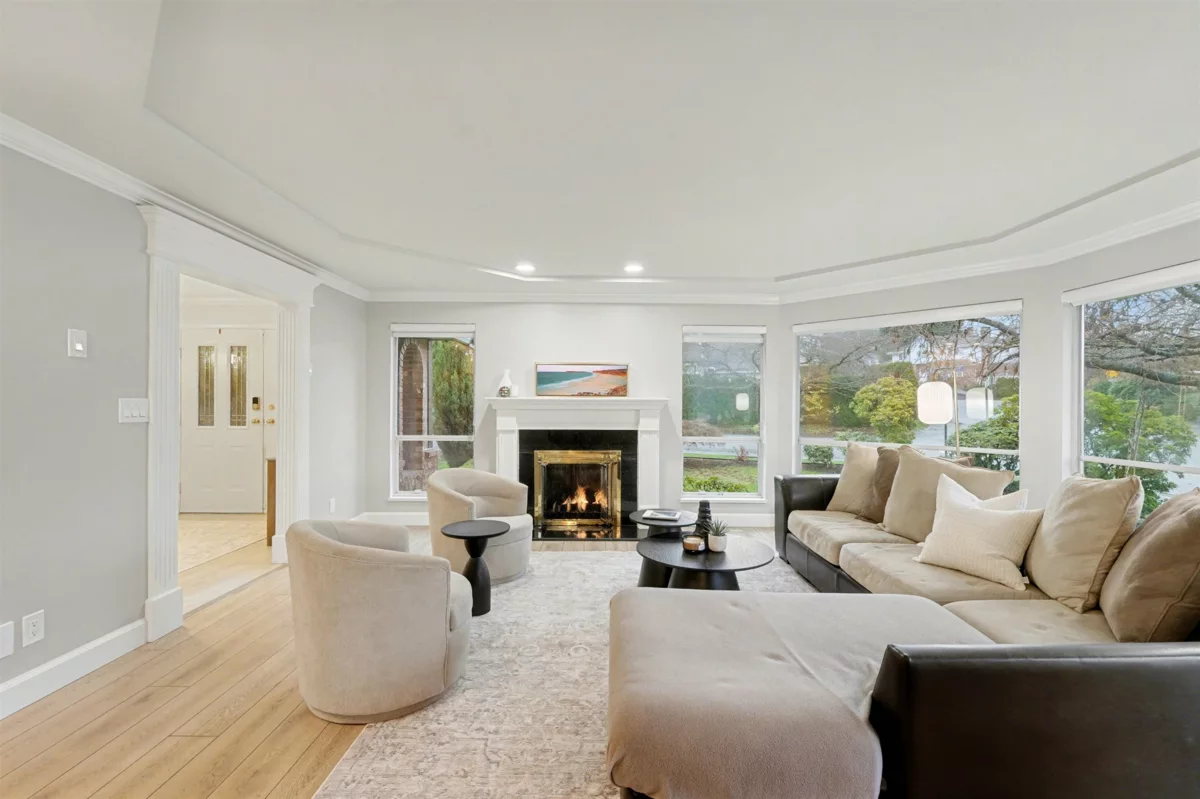 Walk-In Closet Photo of 2890 Tempe Knoll Drive, North Vancouver, BC