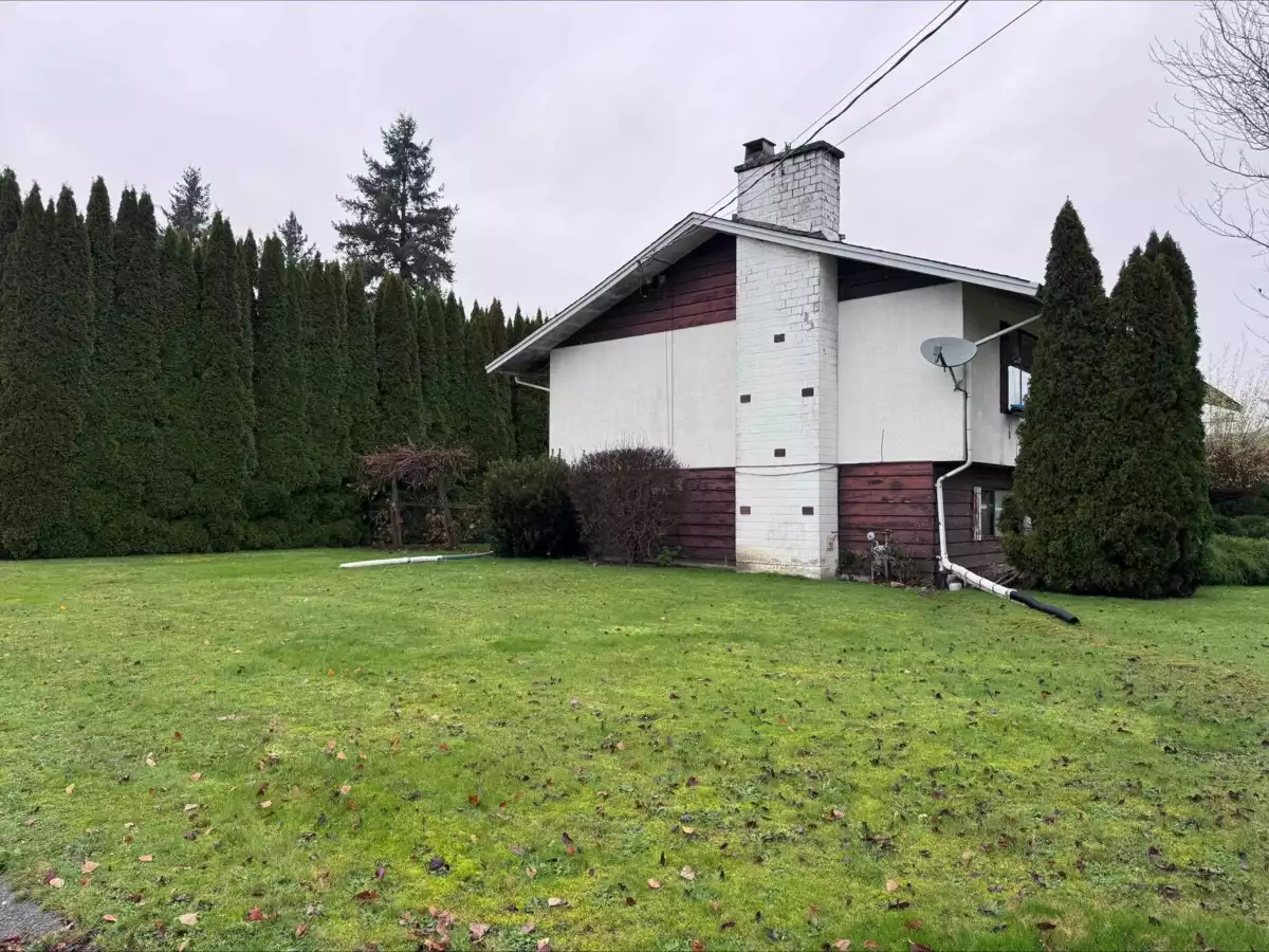 Guest Bathroom Photo of 10105 Bonavista Street, Chilliwack, BC