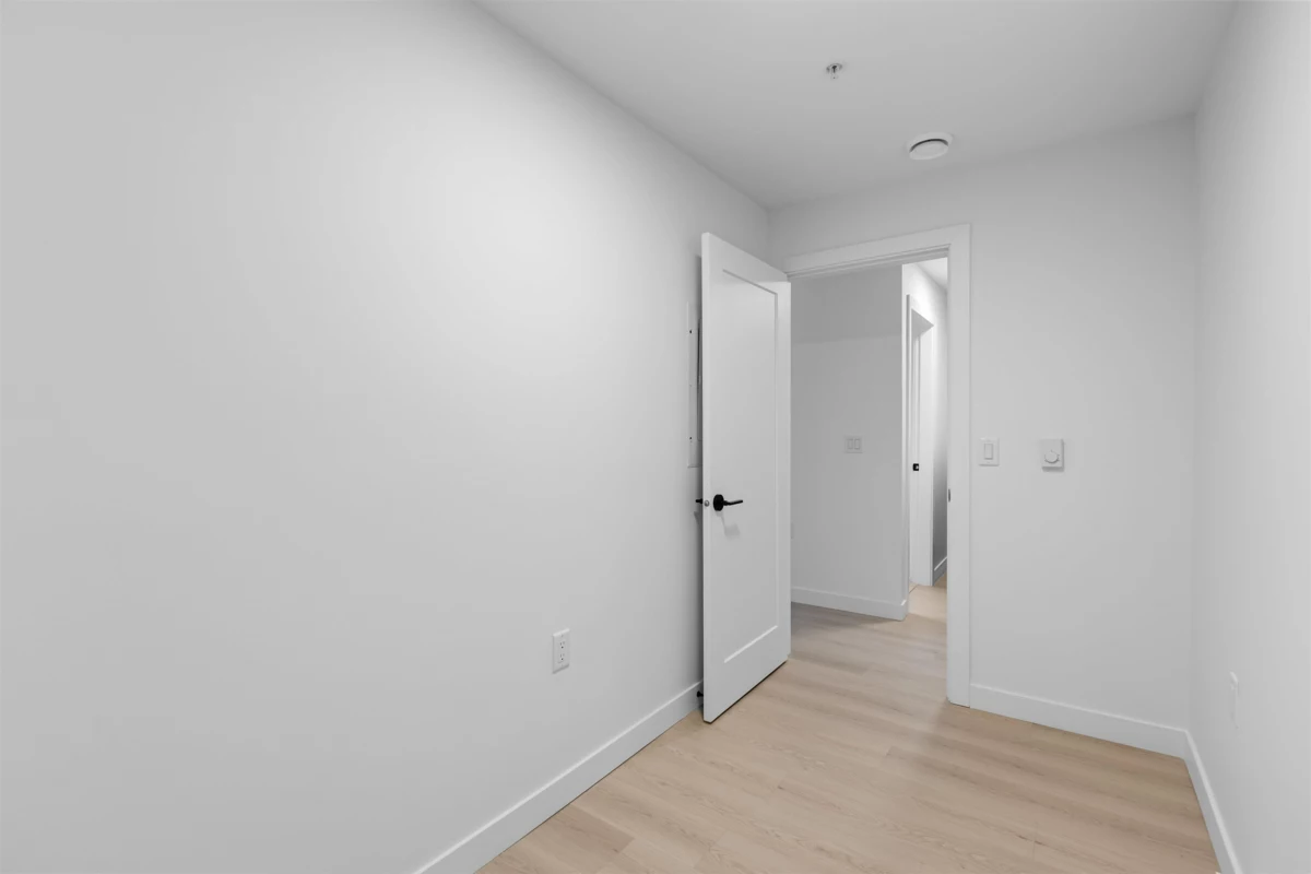 Entry Foyer Photo of 221 2002 St. George Street, Port Moody, BC