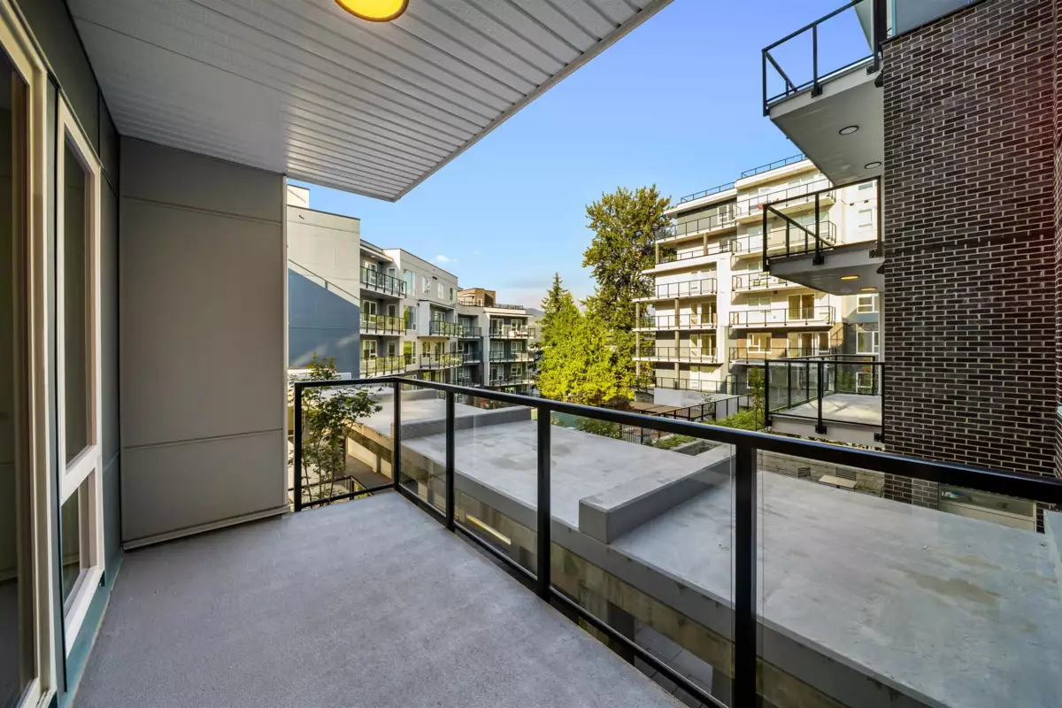 Hallway Photo of 221 2002 St. George Street, Port Moody, BC