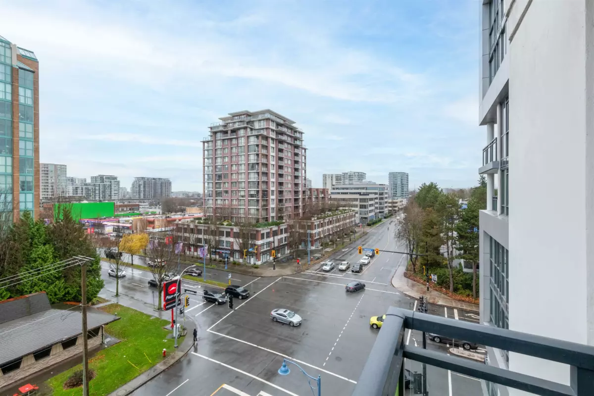 Laundry Room Photo of 803 6180 Cooney Road, Richmond, BC