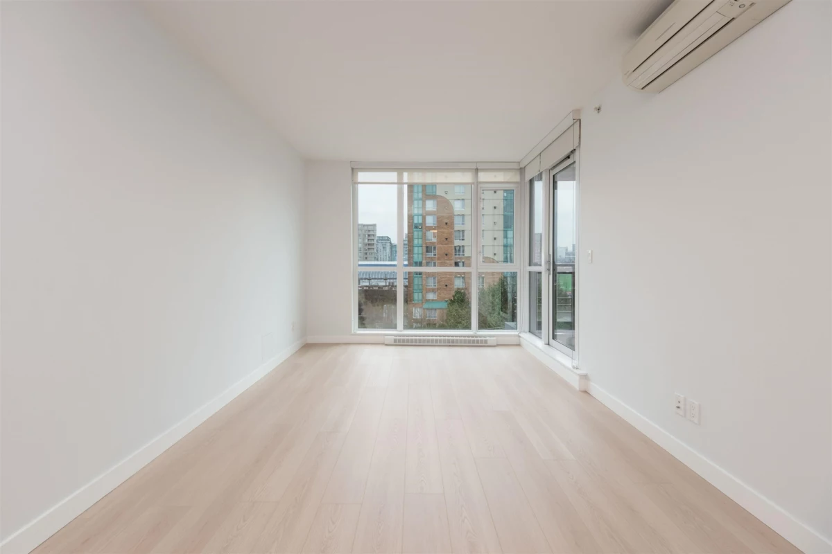 Primary Bathroom Photo of 803 6180 Cooney Road, Richmond, BC