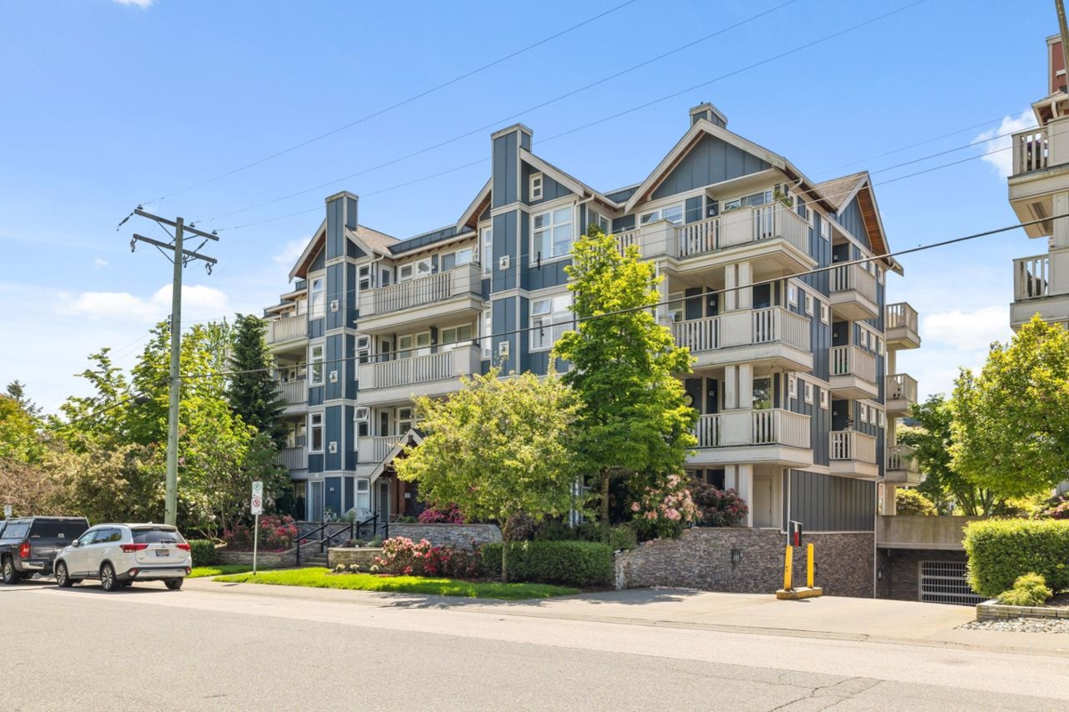 Backyard Photo of 302 15392 16a Avenue, Surrey, BC