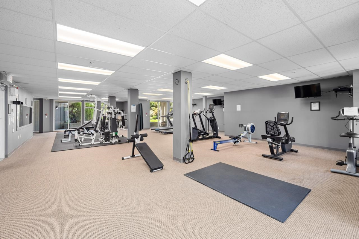 Entry Foyer Photo of 302 15392 16a Avenue, Surrey, BC