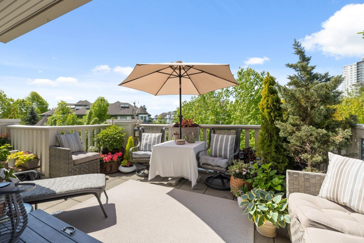 Exterior Front Photo of 302 15392 16a Avenue, Surrey, BC