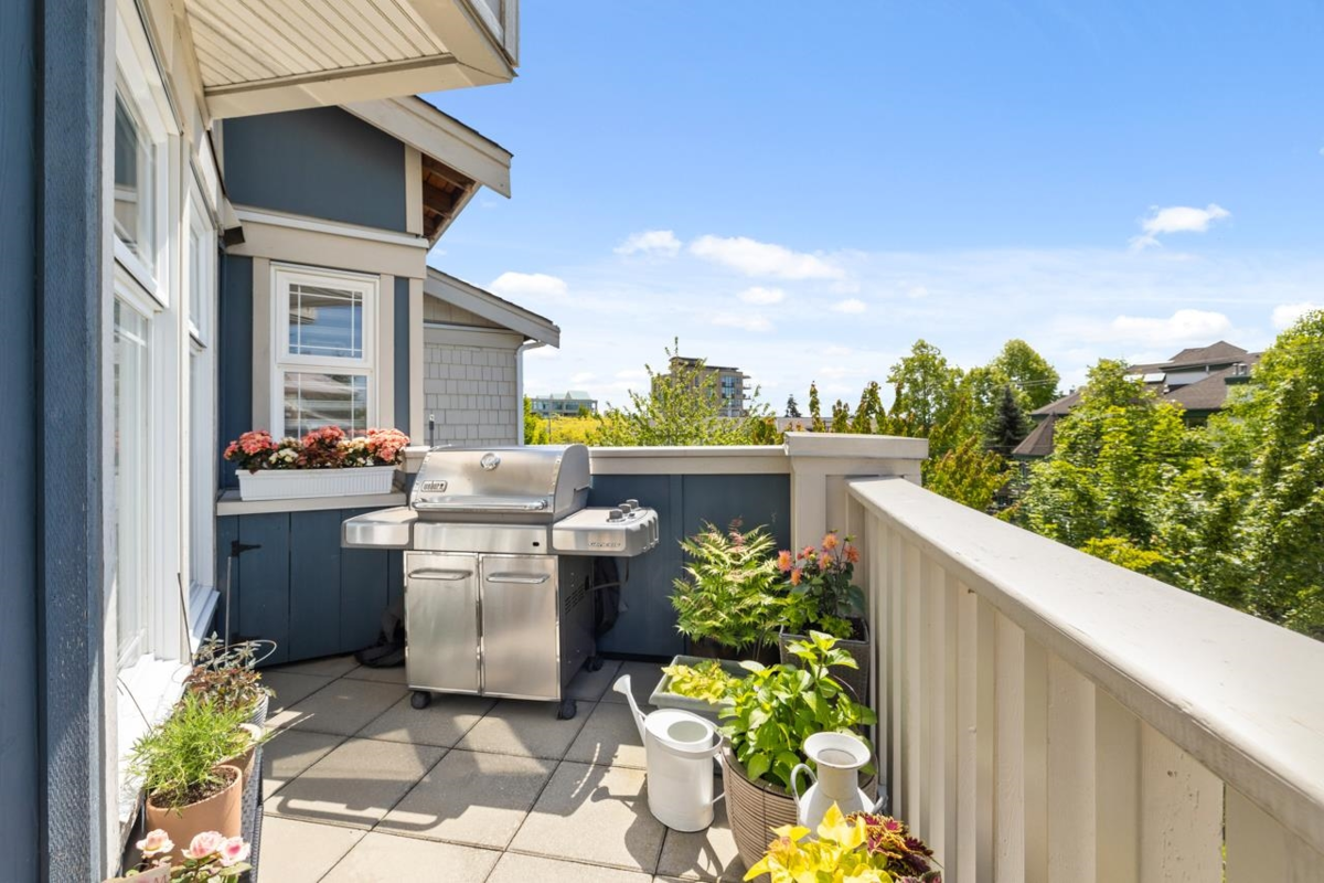 Mudroom Photo of 302 15392 16a Avenue, Surrey, BC