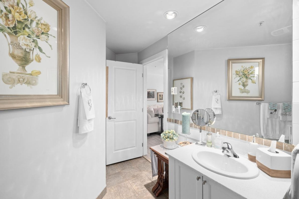 Office / Den Photo of 302 15392 16a Avenue, Surrey, BC