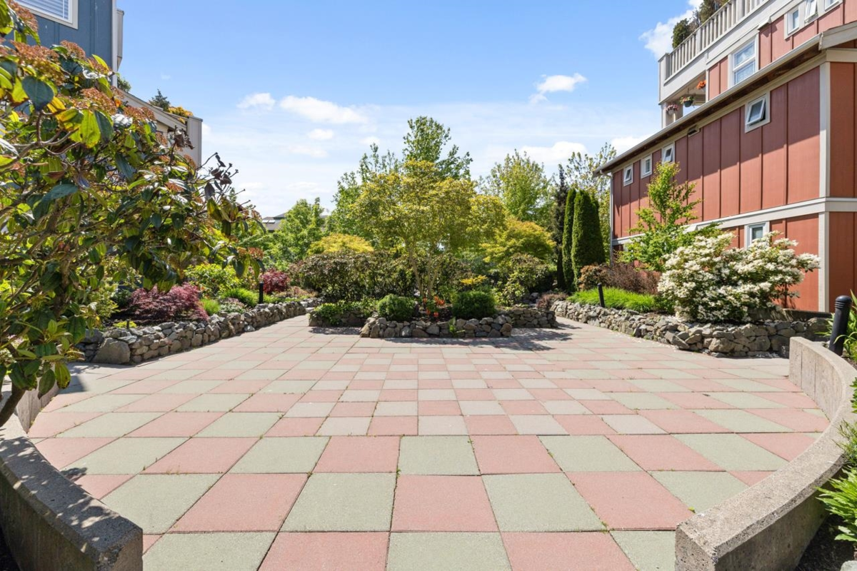 Staircase Photo of 302 15392 16a Avenue, Surrey, BC