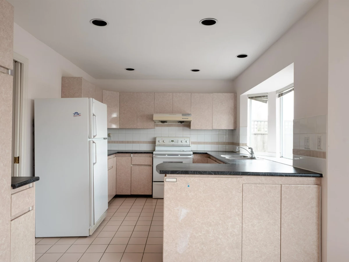Primary Bathroom Photo of 6788 London Drive, Delta, BC