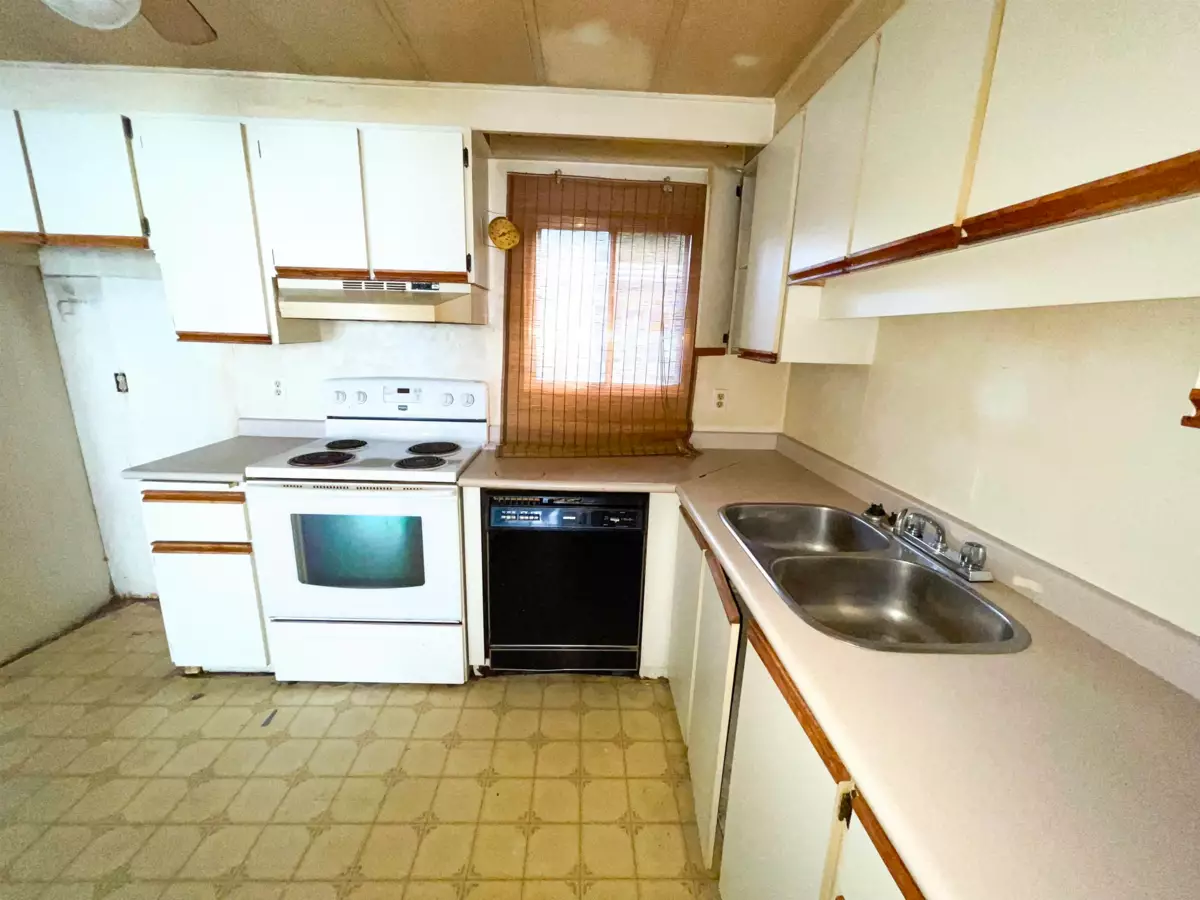 Primary Bathroom Photo of 53 7790 King George Boulevard, Surrey, BC