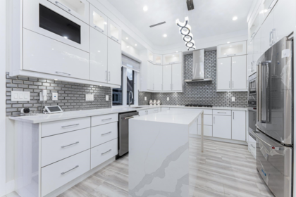 Kitchen Island Photo of 19433 70 Avenue, Surrey, BC