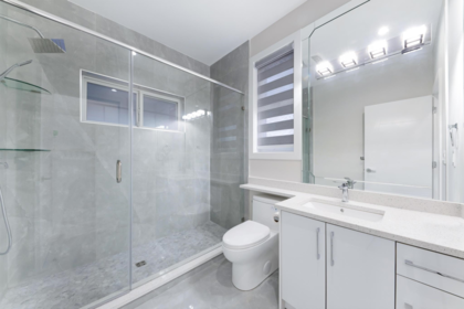 Powder Room Photo of 19433 70 Avenue, Surrey, BC