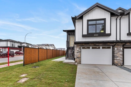 Living Room Photo of 8590 Dunbar Way, Mission, BC