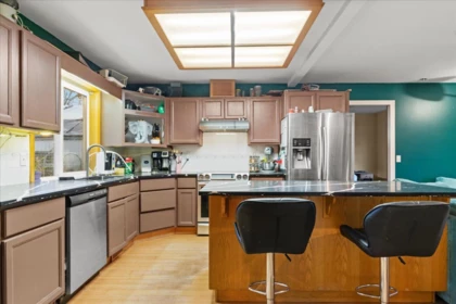 Kitchen Island Photo of 8450 Banford Road, Chilliwack, BC