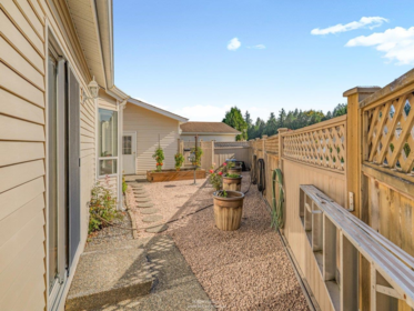 Front Yard Photo of 59 1400 164 Street, Surrey, BC