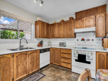 Kitchen Island Photo of 59 1400 164 Street, Surrey, BC