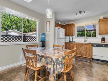 Kitchen Photo of 59 1400 164 Street, Surrey, BC
